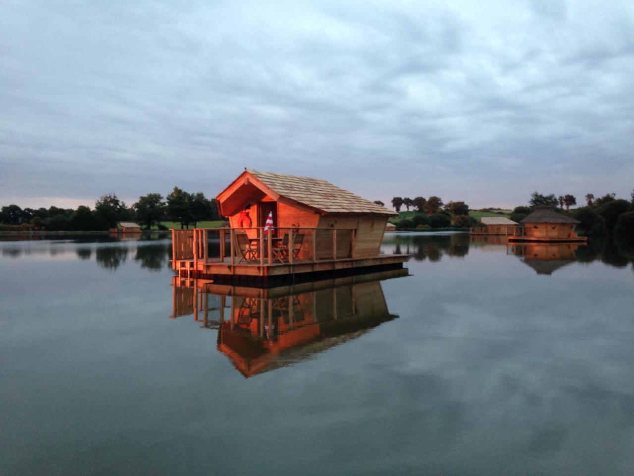 Village Flottant De Pressac Екстериор снимка